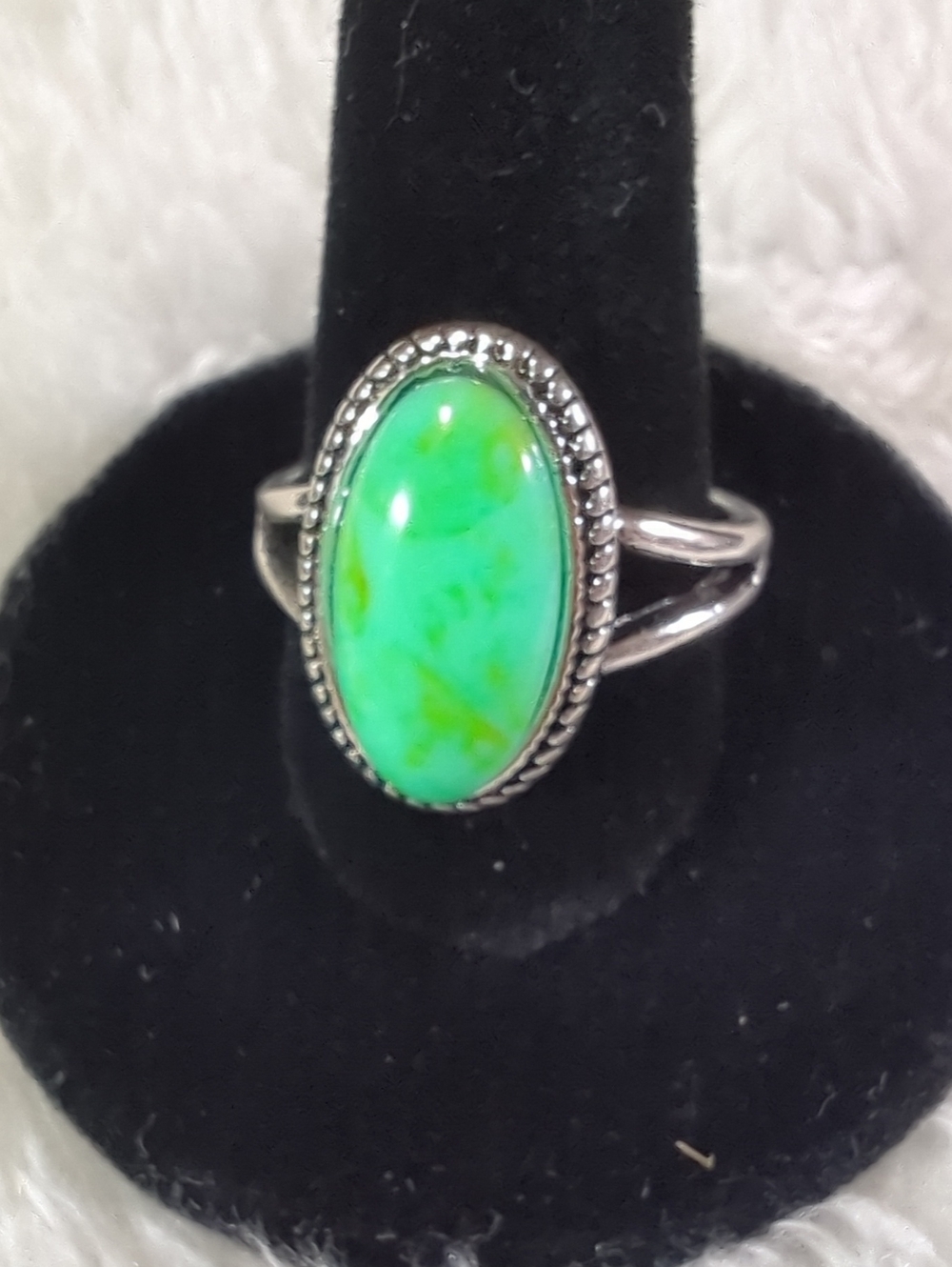 Silver Tone Bezel-Set Green Oval Stone Statement Ring, Size 9 New Without Tags